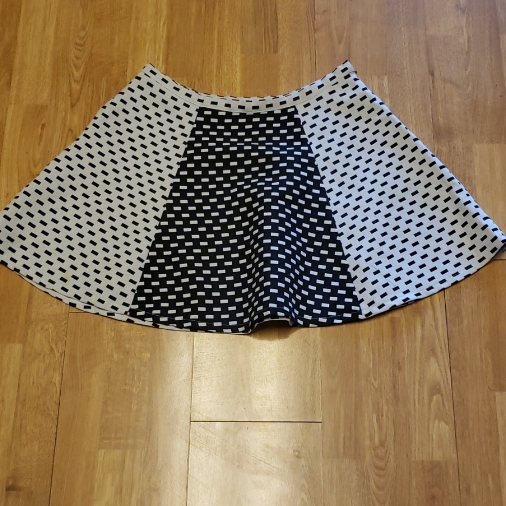 Nasty Gal black and white skater skirt sz L